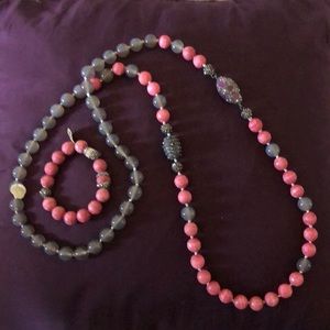 Semi precious stones necklace and bracelet set